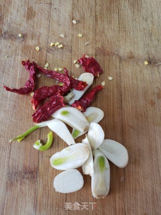 西蓝花炒木耳的做法步骤：4