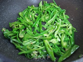 青椒丝烩荷包蛋的做法步骤：5