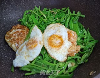 青椒丝烩荷包蛋的做法步骤：6