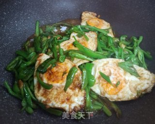 青椒丝烩荷包蛋的做法步骤：8