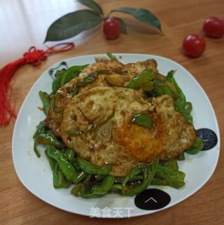 青椒丝烩荷包蛋的做法步骤：9