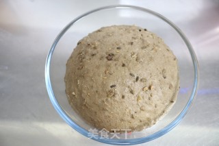 多谷黑麦欧包的做法步骤：4