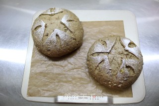 多谷黑麦欧包的做法步骤：9