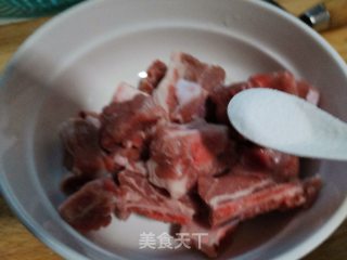 香芋蒸排骨的做法步骤：2