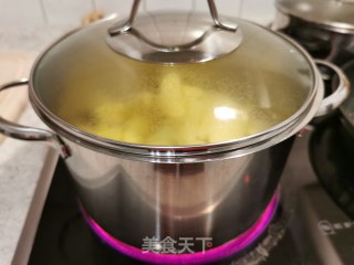 奶油口蘑胡椒酱配香煎猪里脊的做法步骤：3