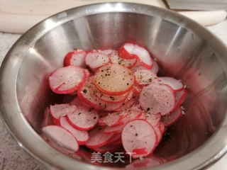 奶油口蘑胡椒酱配香煎猪里脊的做法步骤：4