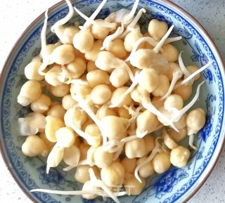 自发鹰嘴豆芽炒混搭的做法步骤：3