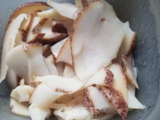 海螺片炒甜豆的做法步骤：2