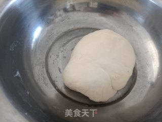 白菜三鲜水饺的做法步骤：1