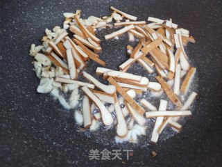 包菜丝炒香干的做法步骤：3