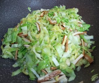 包菜丝炒香干的做法步骤：6