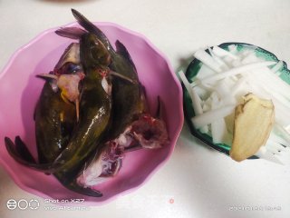 昂刺鱼萝卜丝汤的做法步骤：1