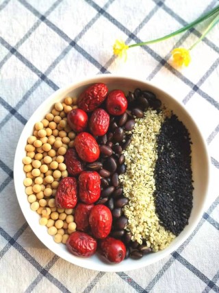 火麻仁黑豆植物蛋白奶的做法步骤：1