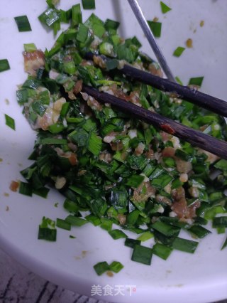 韭菜肉水煎包的做法步骤：1