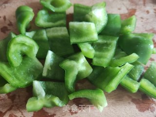 土豆青虾炒辣子的做法步骤：3