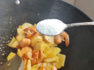 土豆青虾炒辣子的做法步骤：8