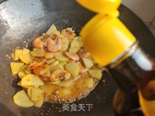 土豆青虾炒辣子的做法步骤：9