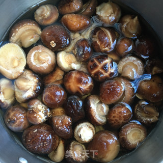 小香菇炖土鸡的做法步骤：1