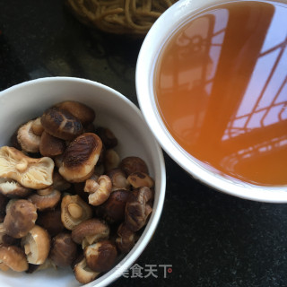 小香菇炖土鸡的做法步骤：5
