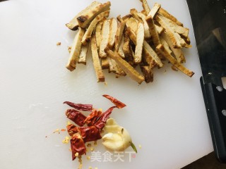 黄豆芽炒豆腐干的做法步骤：2