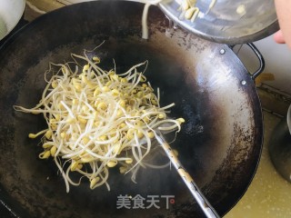 黄豆芽炒豆腐干的做法步骤：4