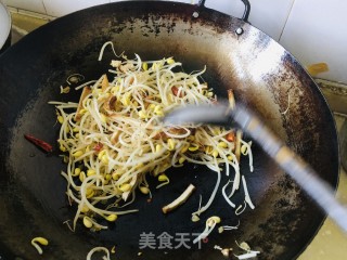 黄豆芽炒豆腐干的做法步骤：5