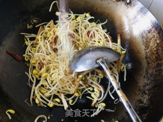 黄豆芽炒豆腐干的做法步骤：6