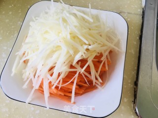 蒜香土豆胡萝卜丝的做法步骤：3