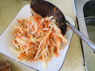 蒜香土豆胡萝卜丝的做法步骤：10