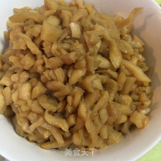 萝卜干炒紫甘蓝的做法步骤：2
