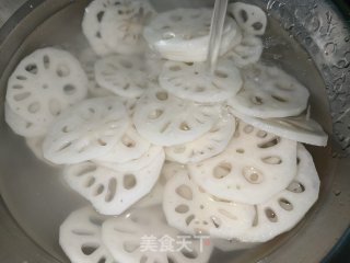 凉拌藕片的做法步骤：2