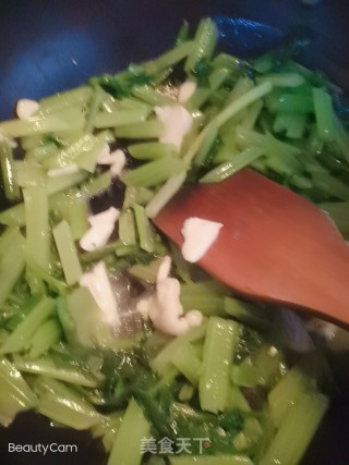 芹菜炒鸡肉的做法步骤：5