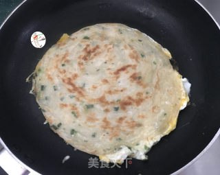火腿肠葱油饼的做法步骤：6