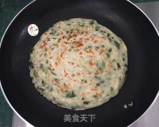 火腿肠葱油饼的做法步骤：12