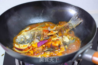 让人停不下筷子的煎烧鲫鱼的做法步骤：7
