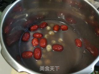 红豆红枣桂圆汤的做法步骤：4