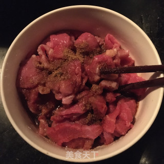 青椒炒牛里脊的做法步骤：3