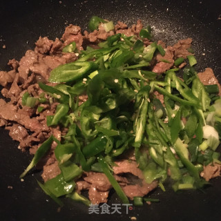 青椒炒牛里脊的做法步骤：7