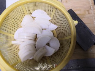 排骨萝卜汤的做法步骤：3