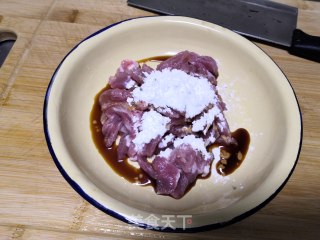 韭黄肉丝的做法步骤：1