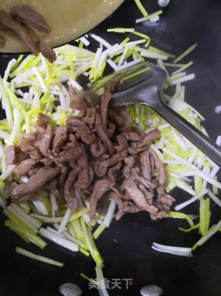 韭黄肉丝的做法步骤：9