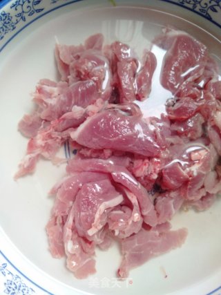 农家酱油肉片的做法步骤：1