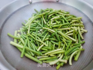 蒜薹炒鸡蛋的做法步骤：4