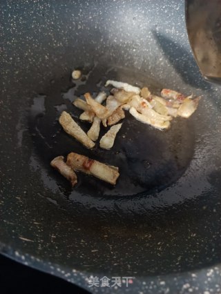 芹菜炒腊肉的做法步骤：5