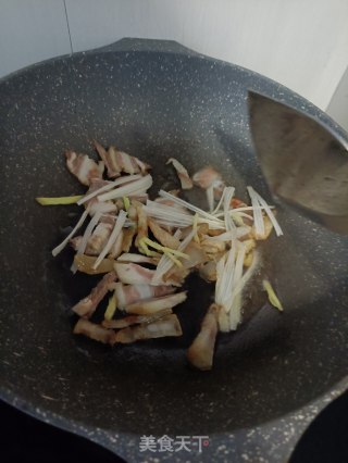 芹菜炒腊肉的做法步骤：6