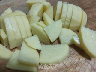 五花肉烩土豆的做法步骤：2