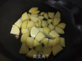 五花肉烩土豆的做法步骤：6