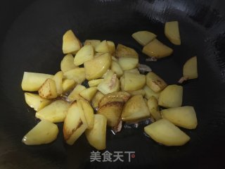 五花肉烩土豆的做法步骤：7