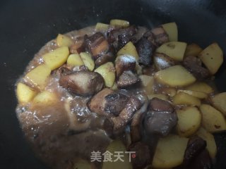 五花肉烩土豆的做法步骤：9
