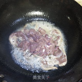 青椒炒猪肝的做法步骤：7